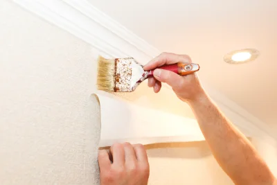 Pose de papier peint à Mirabel — revêtements muraux et toiles de verre